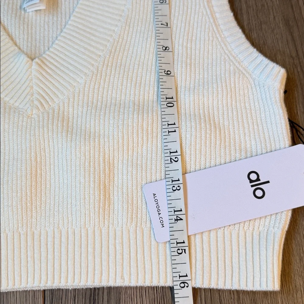 ALO YOGA Women’s Supernatural Sweater Tank – Ivory Size M – New with tags - Picture 4 of 9